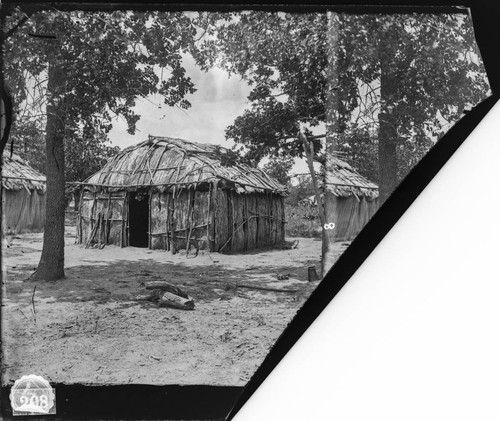 Sac & Fox. Bark houses, Oklahoma, Indian Territory