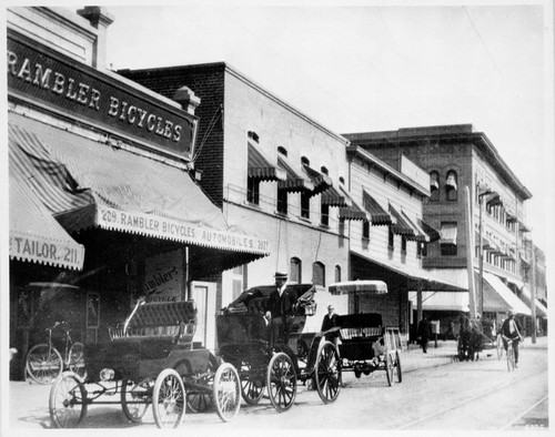 Fifth and Spring Looking East (City National Bank)