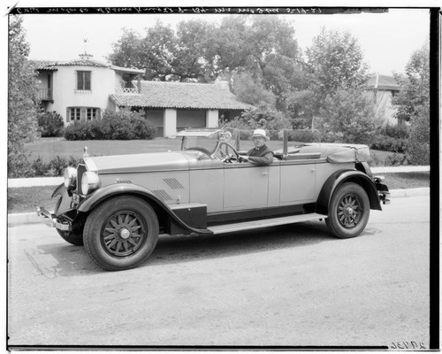 Stearns-Knight 8 automobile, East Colorado, Pasadena. 1927