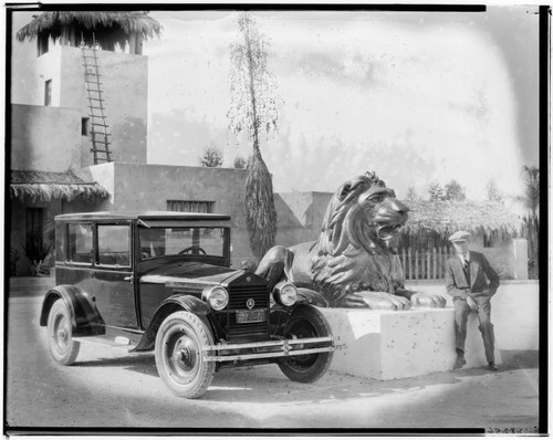 Essex Sedan at Gay's Lion Farm, El Monte. 1926