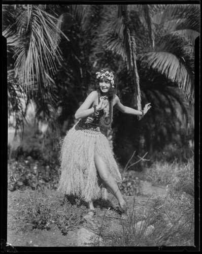 Castle Rock hula dancer, Santa Monica