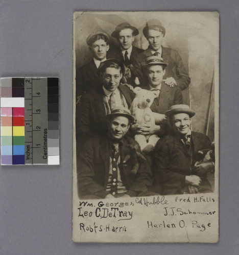 Group portrait of Edwin Powell Hubble and University of Chicago students