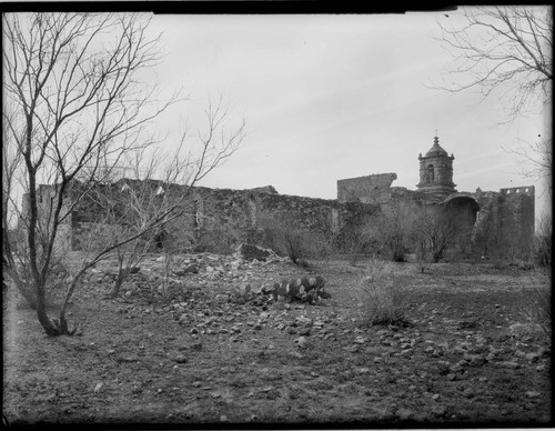 San José y San Miguel de Aguayo. Side view