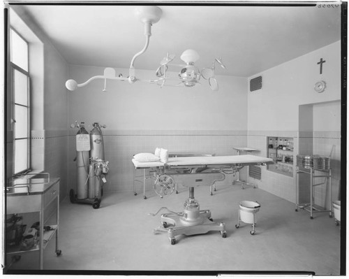 Saint Luke's Hospital treatment room, 2600 East Washington, Pasadena. 1940