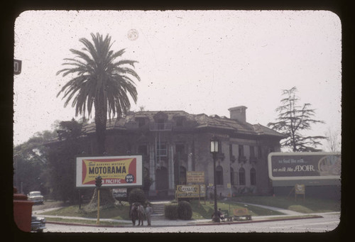 Demolition of Hellman Mansion on Wilshire Boulevard