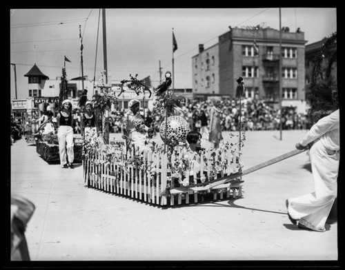 Ocean Park Pier float in the Ocean Park Baby Parade