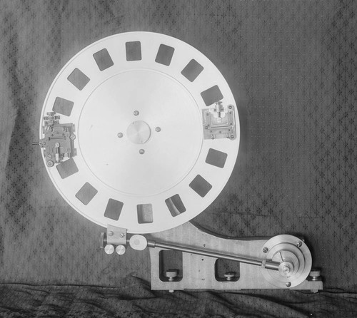 Hale Observatories' spectrohelioscope disk with slits