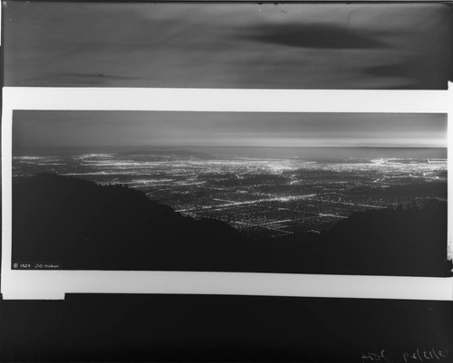 Night view of Pasadena, seen from Mount Wilson