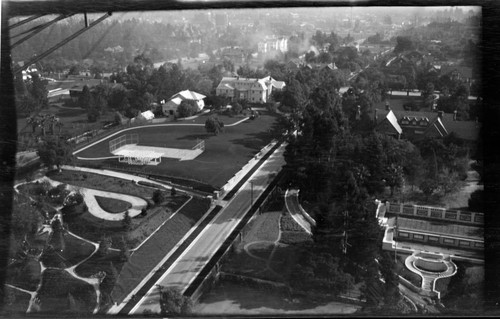 Aerial photograph of a residential area of Pasadena. November 10, 1913