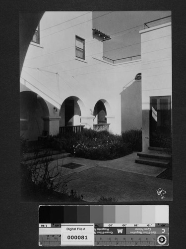 View of courtyard at Milflores, Spanish-style home of Harrison Gray Otis