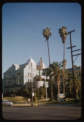 Hershey Arms Hotel, Wilshire Boulevard, awaiting demolition