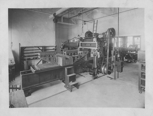 Machine shop at the Mount Wilson Observatory Optical laboratory and offices, Pasadena