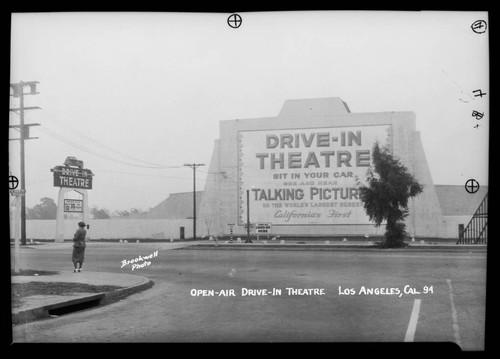 Open-air drive-in theatre, Los Angeles, Cal