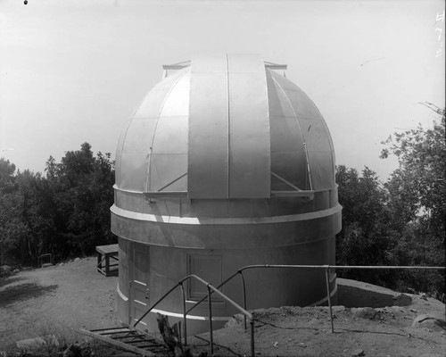 New dome and closed shutter of the 10-inch telescope building, Mount Wilson Observatory