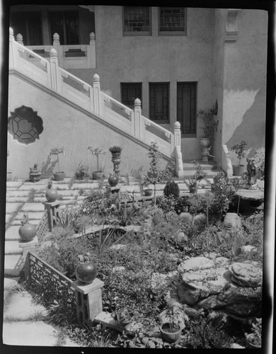 Courtyard garden at Grace Nicholson's Treasure House, shortly after it was built