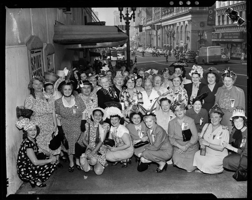 Women's group at Philharmonic Auditorium, Los Angeles