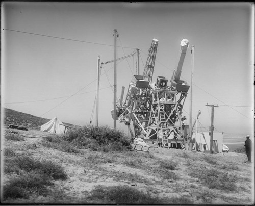 50-foot interferometer mount with cameras, at the Point Loma eclipse site