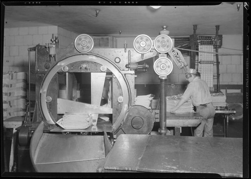 Newspaper bundling, Los Angeles Times, Los Angeles. 1941