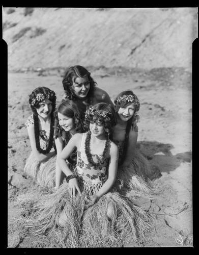 Castle Rock hula dancers, Santa Monica