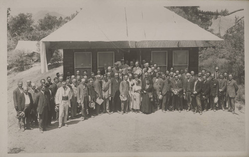 Attendees of the fourth conference of the International Union for Cooperation in Solar Research, Mount Wilson