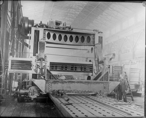 Machining the 100-inch telescope yoke parts at Fore River Shipyard, Quincy, Mass