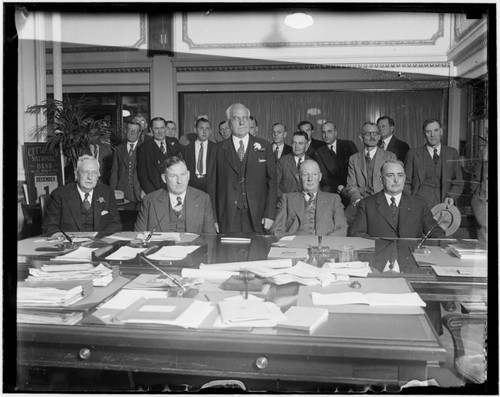 Group portrait, Citizens National Bank, Los Angeles