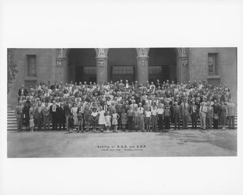 Attendees of a joint meeting of the American Astronomical Society and the Astronomical Society of the Pacific, 1948