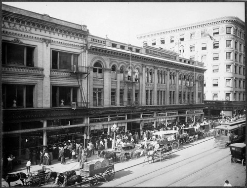 Broadway Department Store, corner of 4th Street, 1910