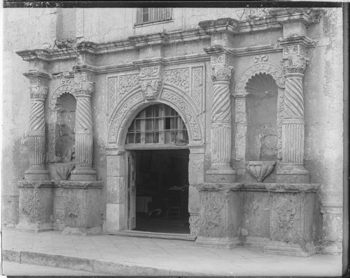 San Antonio. Entrance to the Alamo