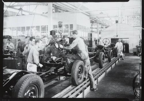 Studebaker assembly line, Loma Vista Avenue, Los Angeles. 1936