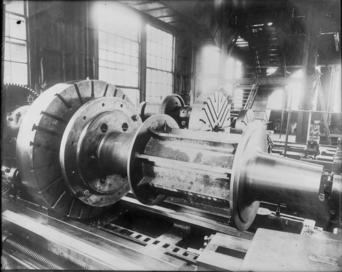 Machining main bearings for the 100-inch telescope, Fore River Shipyard, Quincy, Mass