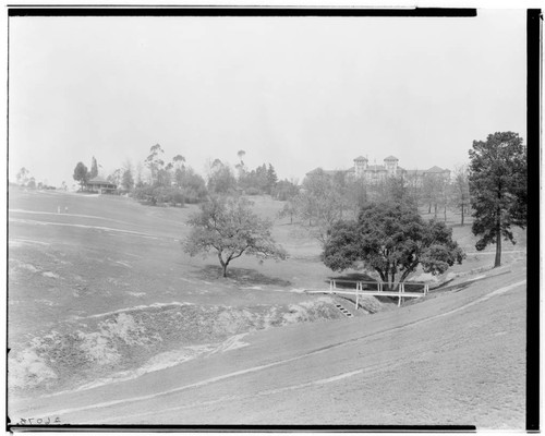 Golf links in front of the Raymond Hotel, 1200 South Fair Oaks, Pasadena. 1925