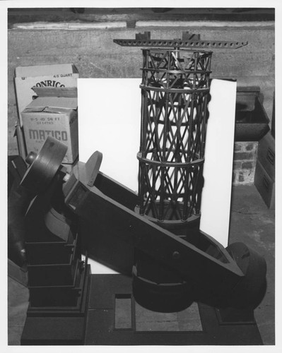 Model of the 100-inch telescope with 20-foot Michelson interferometer attached