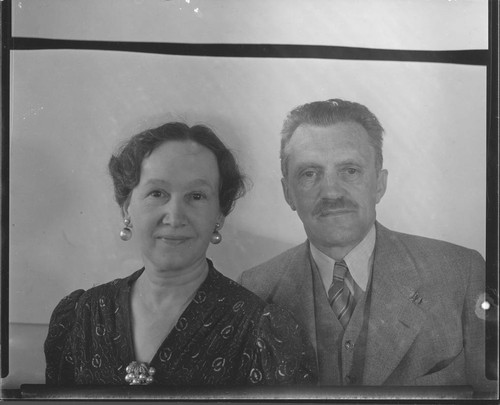 Passport photograph of Gustaf and Mrs. Stromberg