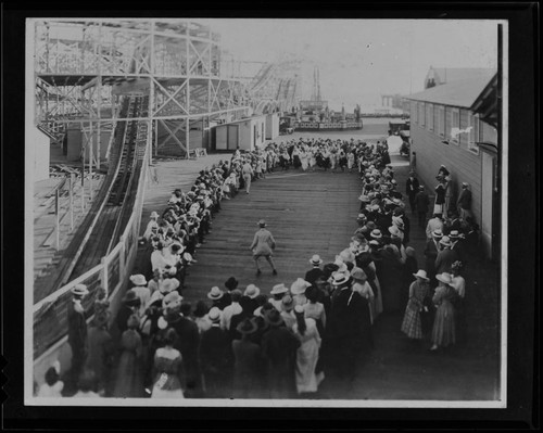 Married ladies race, Santa Monica Pier