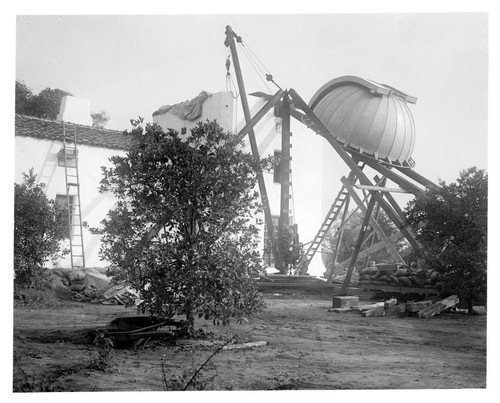 Installation of dome on the Hale Solar Laboratory, Pasadena