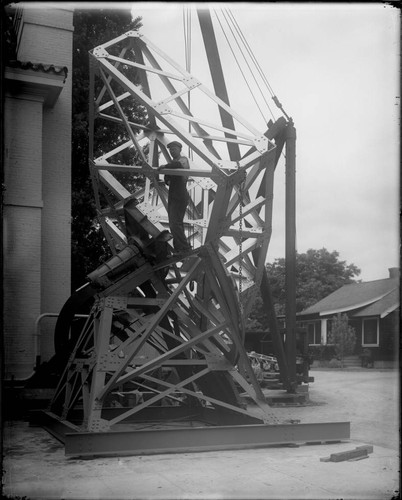 Assemblage of the mount for the 50-foot interferometer, Pasadena