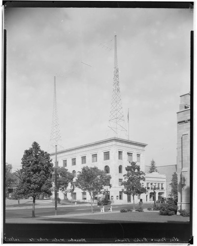 Star News with new radio tower, 525 East Colorado, Pasadena. 1925