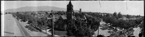 Colorado Boulevard looking east from the Hotel Maryland, Pasadena. approximately 1909