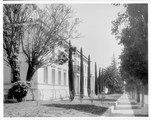 Hale Observatories office building at 813 Santa Barbara Street, Pasadena