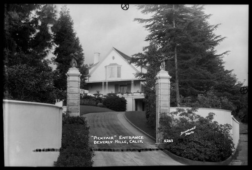 "Pickfair" entrance, Beverly Hills, Calif