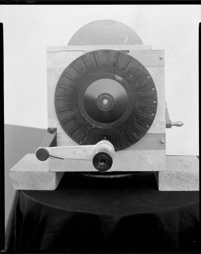 Mitchel's spectrohelioscope, with rotating slits