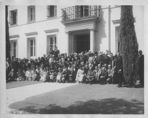 Group photograph of the attendees of the American Astronomical Society meeting, Pasadena