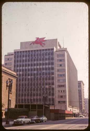 6th and Flower Streets, excavating for Superior Oil Building