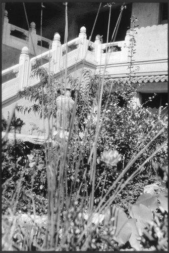 Detail of courtyard garden, Grace Nicholson Treasure House