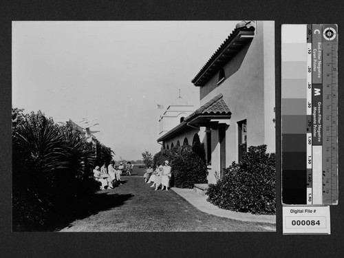 Women's garden party at Milflores, Spanish-style home of Harrison Gray Otis