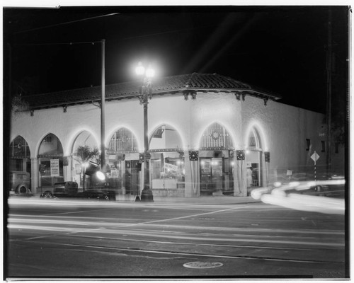 Harrison's Cafe at night, 640 East Colorado, Pasadena. 1933