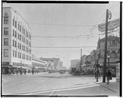 East Colorado looking east, Pasadena. 1930