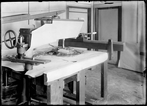 Grinding of secondary mirror for the 60-inch telescope mirror