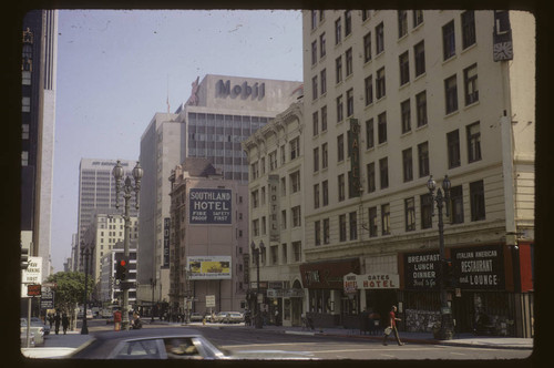 6th and Figueroa Streets looking east